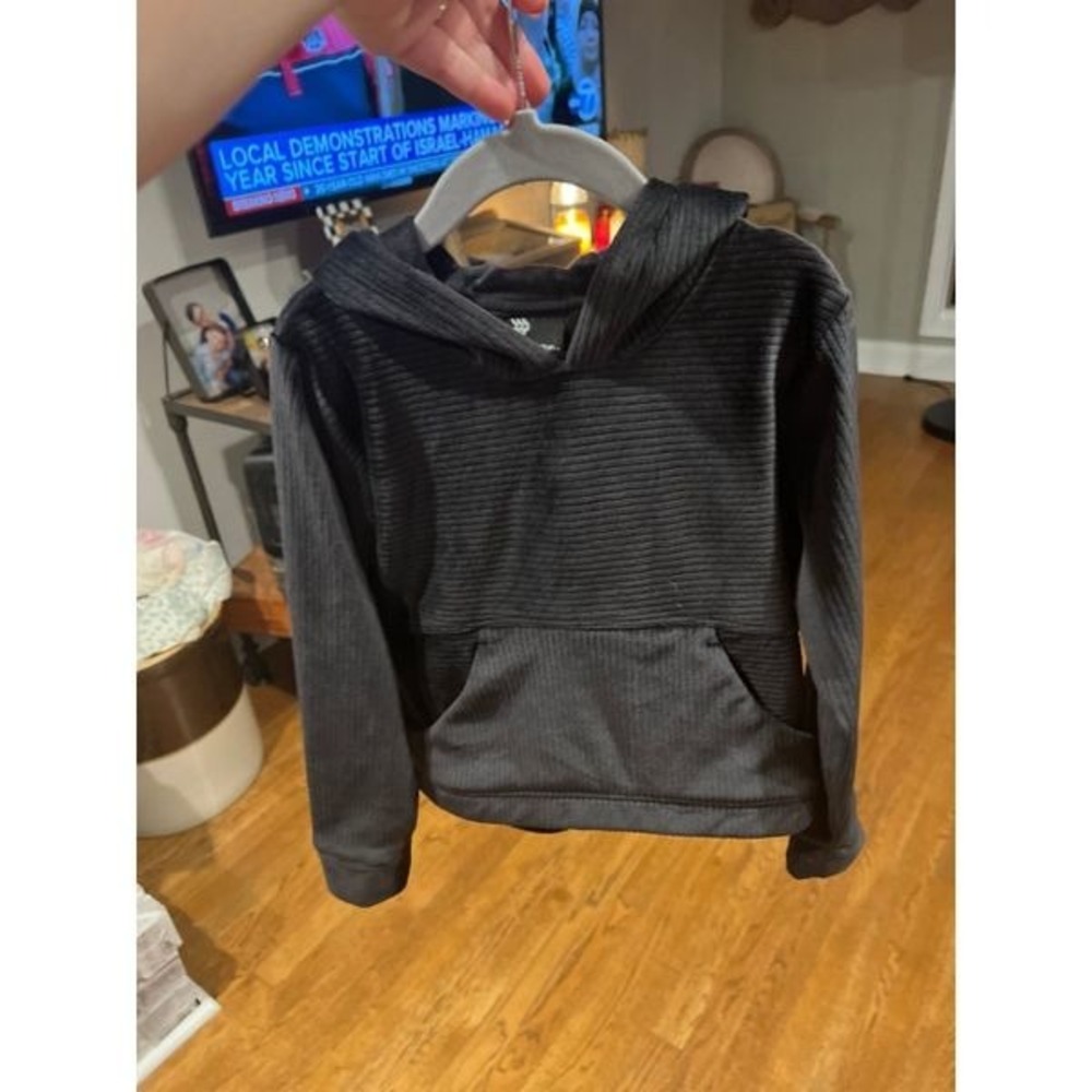 All‎ in motion velour sweatshirt girls size 4-5